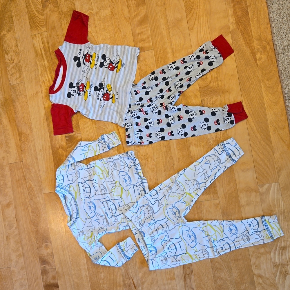Boys cozy pj's/ doggy and Mickey size 18M
